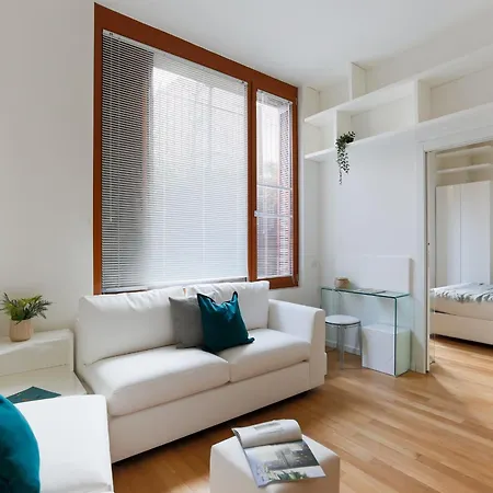 The Rent - Characteristic In Crocetta Area Milan